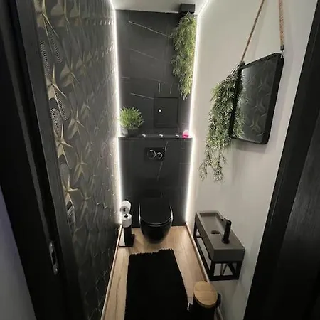Zen, Un Studio Superlatif Apartment